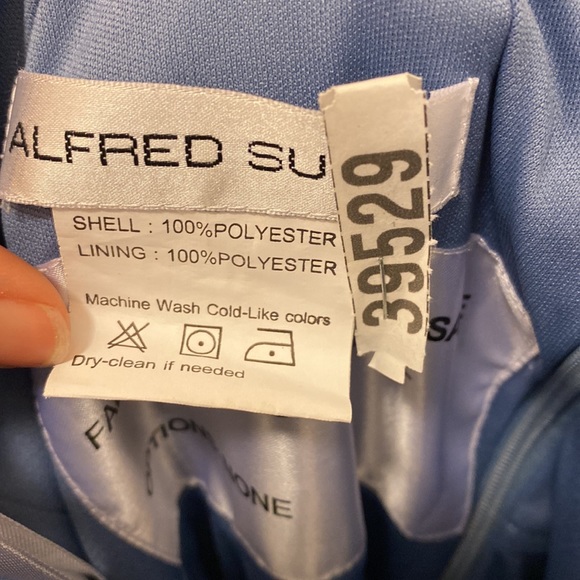 Dress - Picture 4 of 4